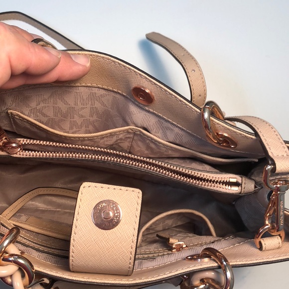 Michael Kors purse - Picture 6 of 8